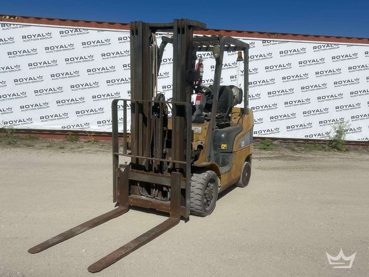 2007-caterpillar-c5000-5,000lb.-straight-mast-lp-forklift-image-1