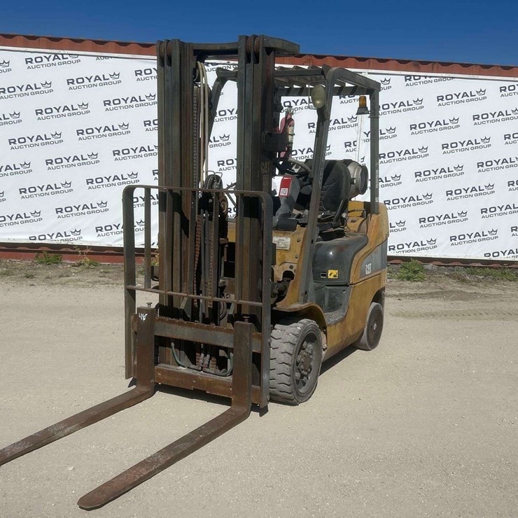 2007 Caterpillar C5000 5,000lb. Straight Mast LP Forklift