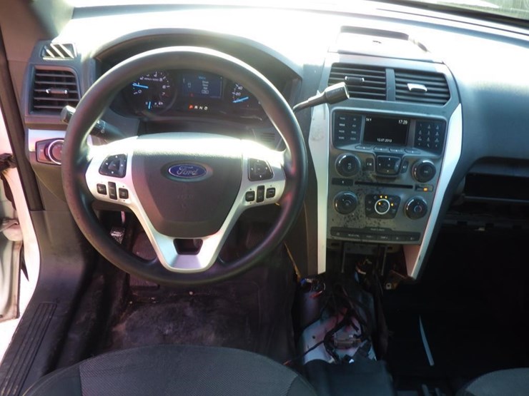 2014-ford-explorer-image-8