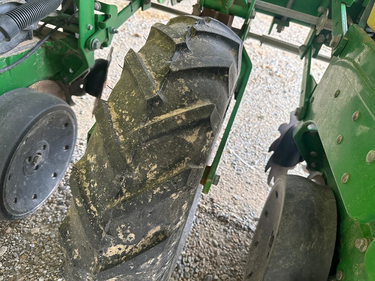 john-deere-1725-image-13