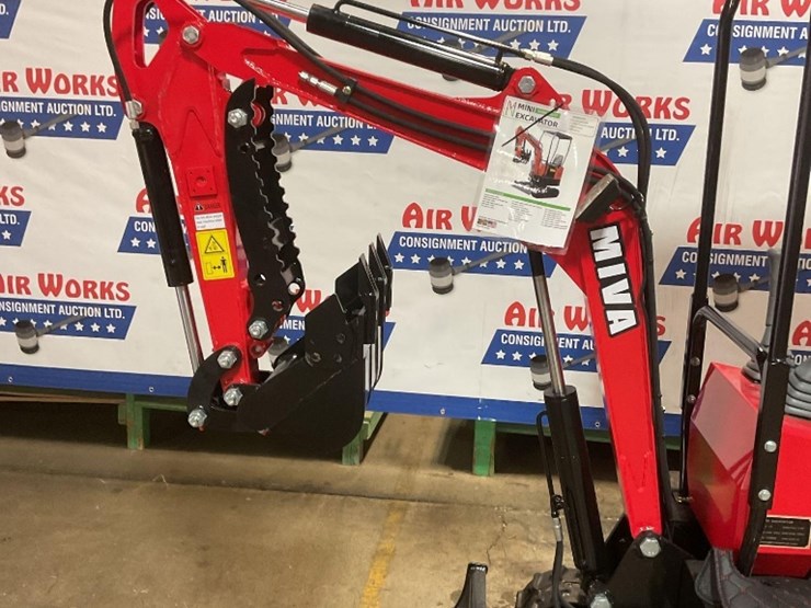 (inv.50009)-new-unused-miva-va13-mini-excavator,-13.5-gas-engine,-manual-thumb,-15"-bucket,-blade-image-8