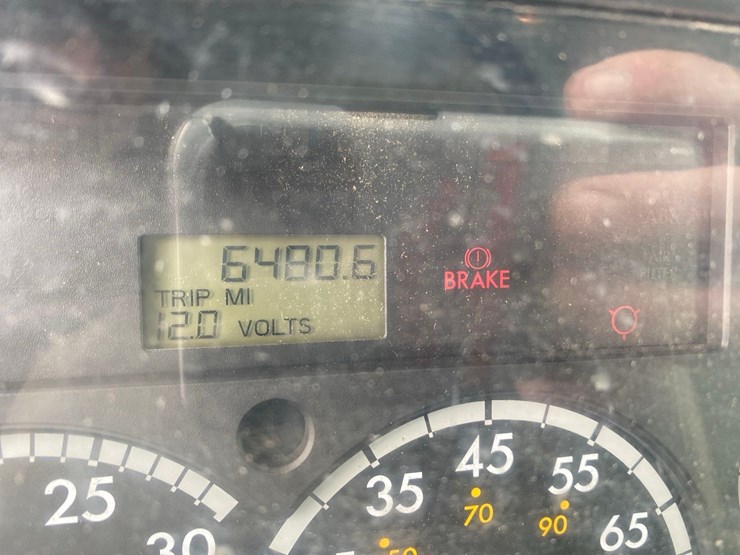 2005-sterling-at-9000-semi-tractor-image-40