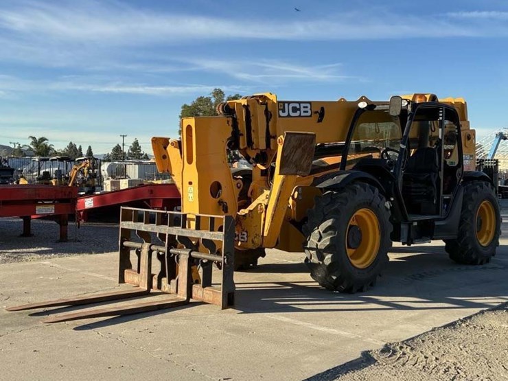 2019-jcb-512-56-image-1