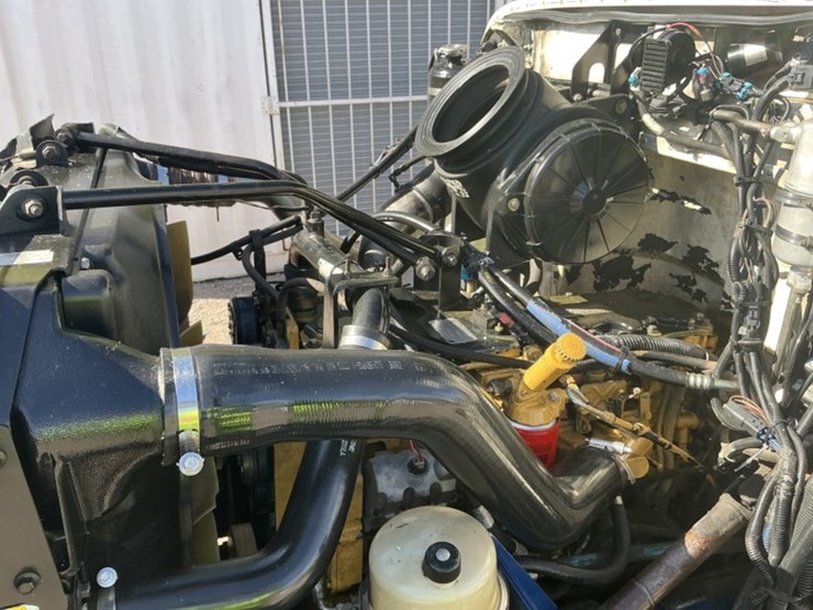 2007-peterbilt-335-image-18