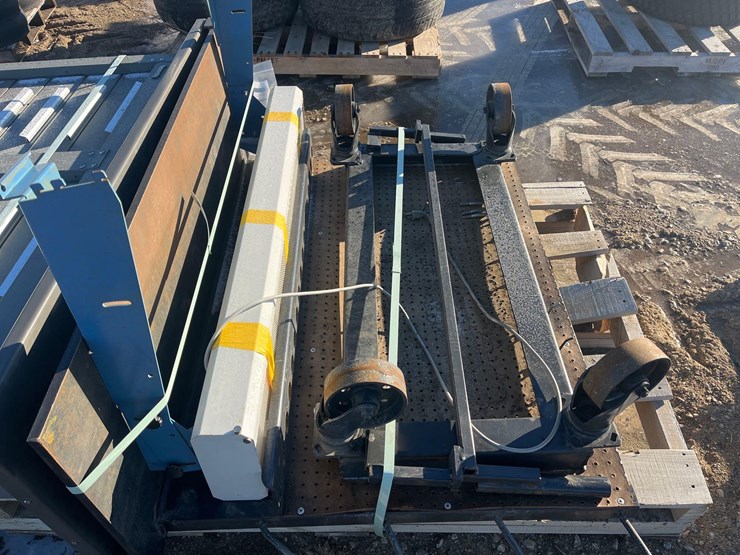 gray-work-bench-with-light-image-4