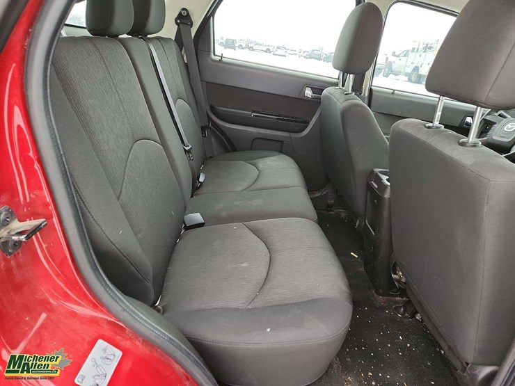 2011-mazda-tribute-image-24