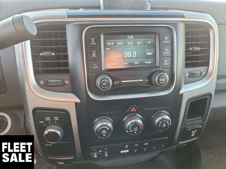 2014-ram-5500-4x4-s/a-service-truck-image-11