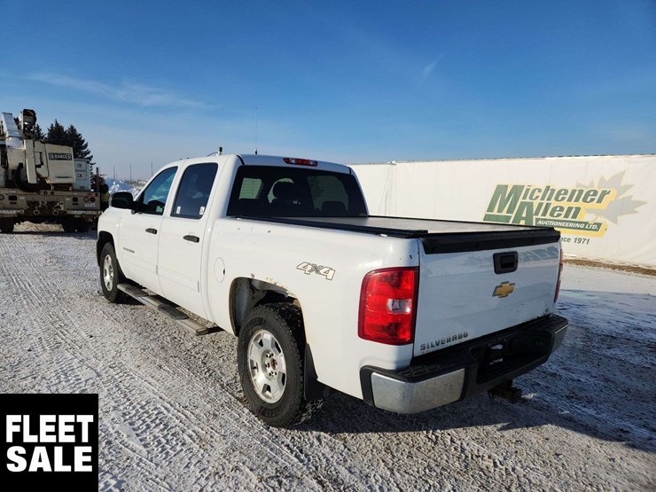 2013-chevrolet-silverado-1500-lt-image-2