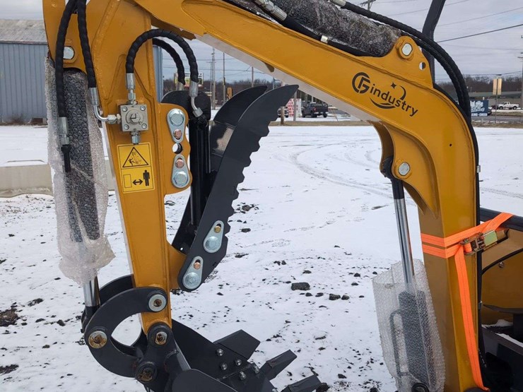 cfg-industrial-mini-excavator---qk18r---yellow-**-throttle-cable-broken-image-2