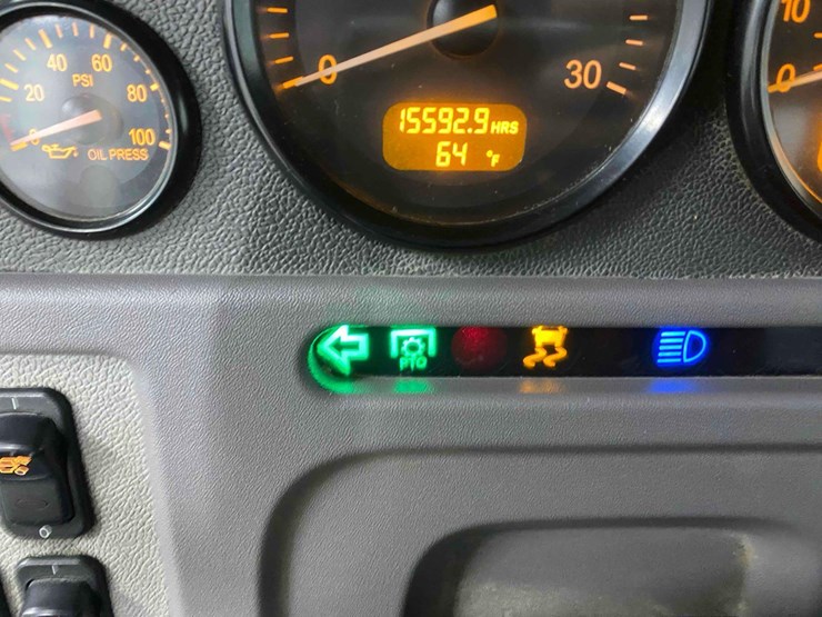 2014-peterbilt-365-image-67