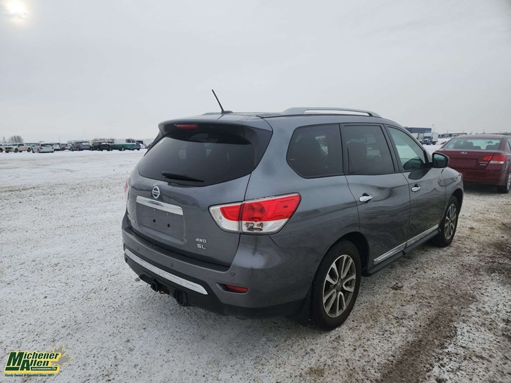 2015-nissan-pathfinder-image-4