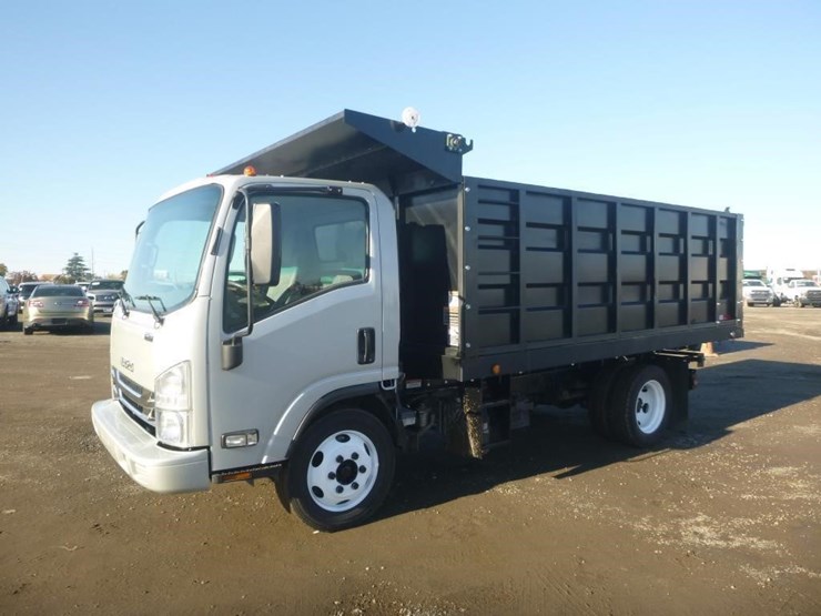 2018-isuzu-nqr-image-1