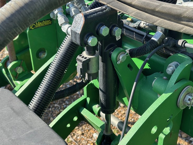 #4308-•-precision-planter-12-row-40"-planter-image-13