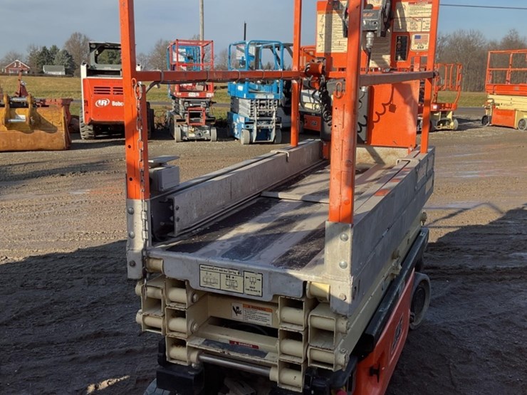 2011-jlg-1930es-image-3