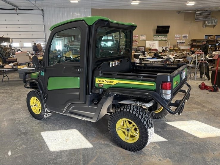 2024-john-deere-gator-image-5