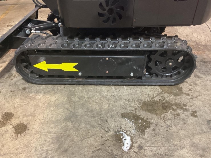 (inv.50031)-new-unused-miva-va13-mini-excavator,-13.5-gas-engine,-manual-thumb,-15"-bucket,-blade-image-2