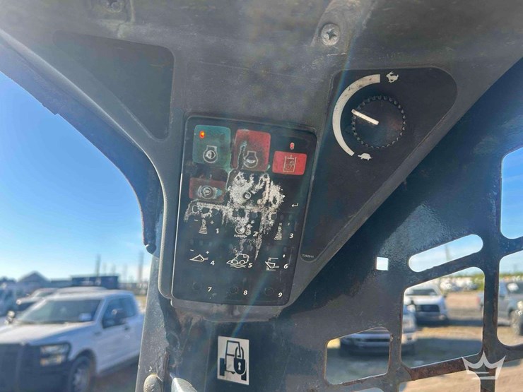 2018-deere-331g-image-17