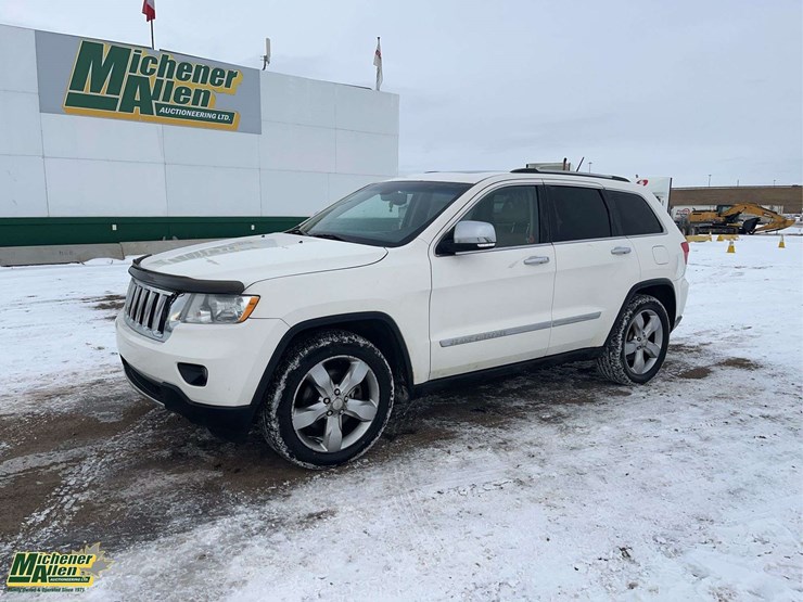 2011-jeep-grand-cherokee-limited-image-1