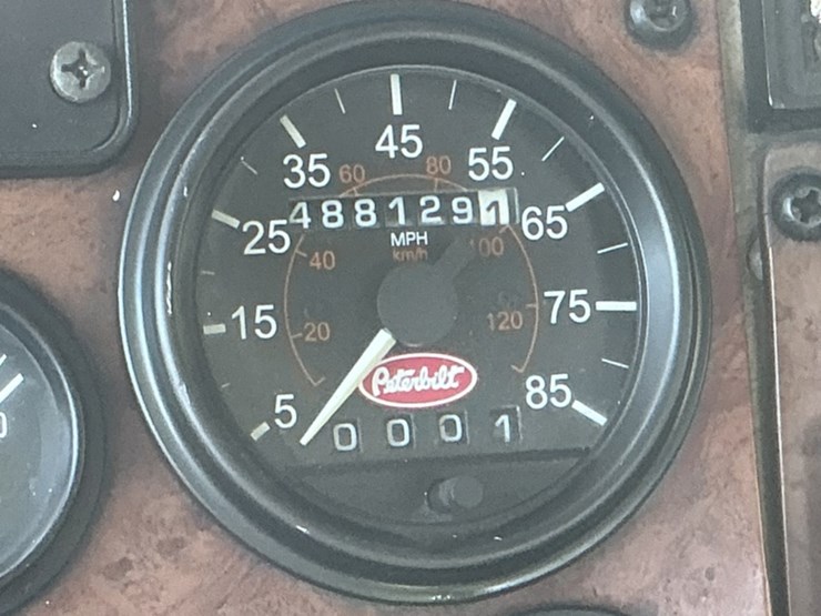 2007-peterbilt-335-image-26