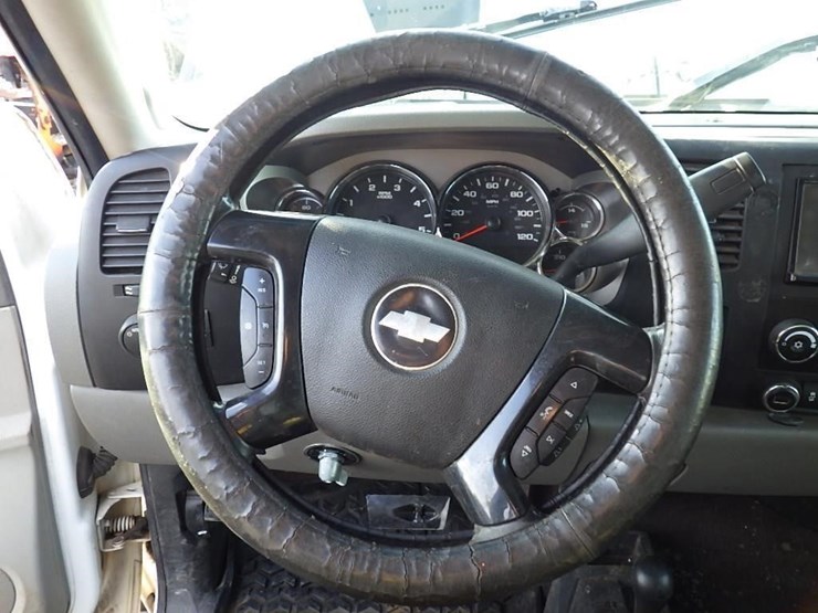 2012-chevrolet-3500-image-23