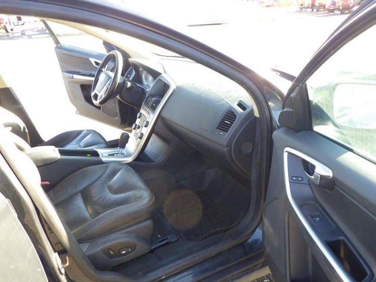 2012-volvo-xc60-image-6