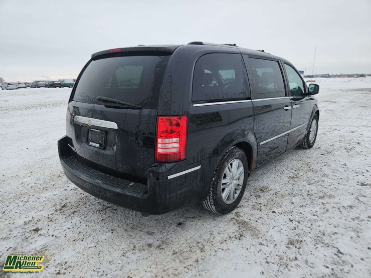 2009-chrysler-town-&-country-image-4