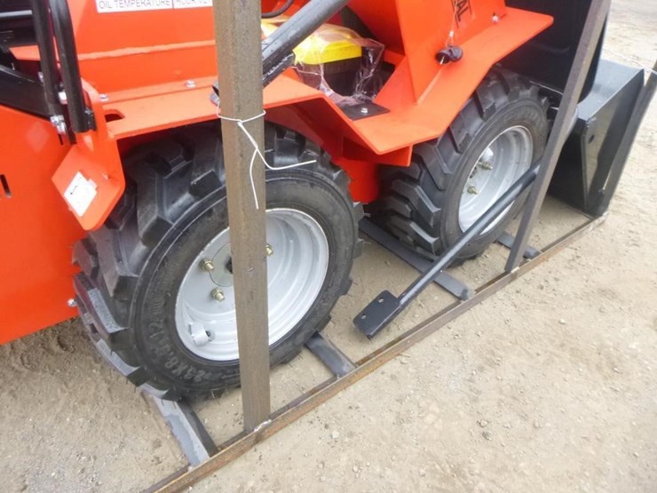 2025-agt-sda140w-skid-steer-loader-image-21