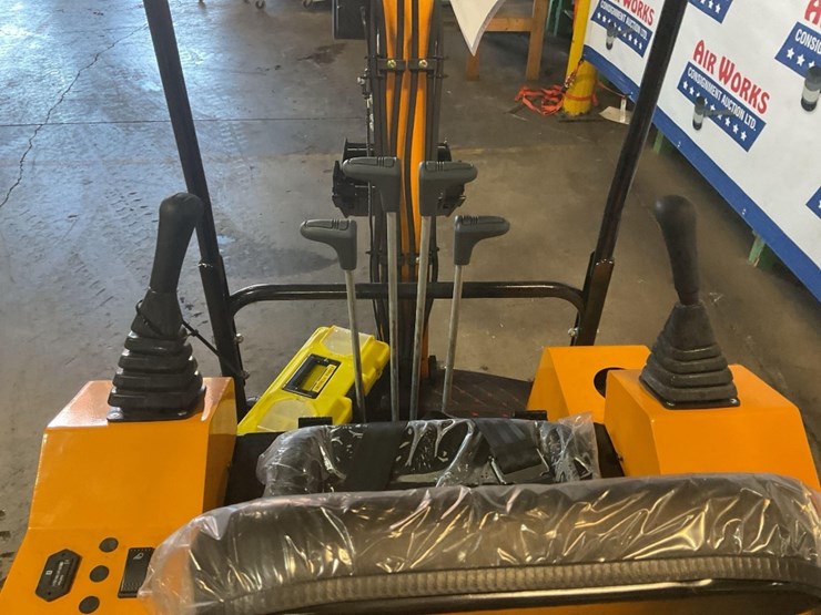 (inv.50037)-new-unused-miva-va15-mini-excavator,-13.5-hp-gas-engine,-aux.-hydraulics,-15"-bucket,-image-5