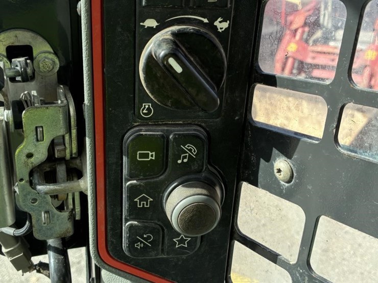 2021-bobcat-t64-image-16