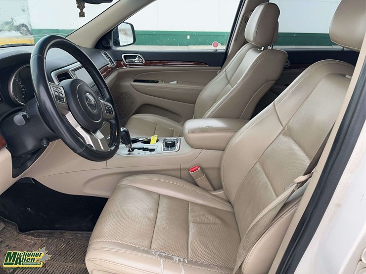 2011-jeep-grand-cherokee-limited-image-14