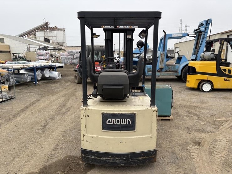 crown-303sctt-forklift-image-8