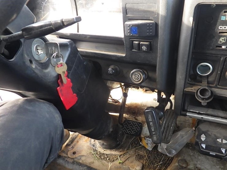 1992-isuzu-npr-image-26