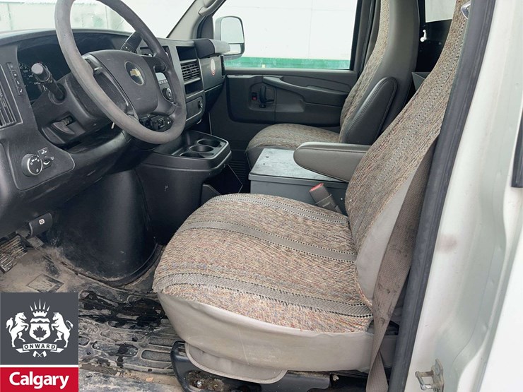 2010-chevrolet-express-3500-image-14