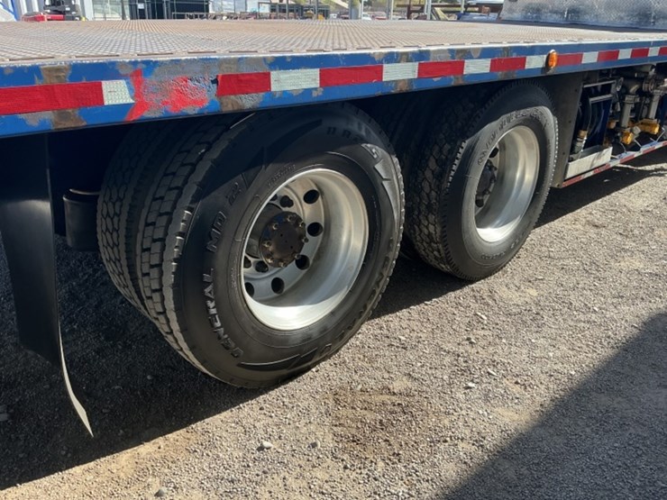 2007-peterbilt-335-image-13