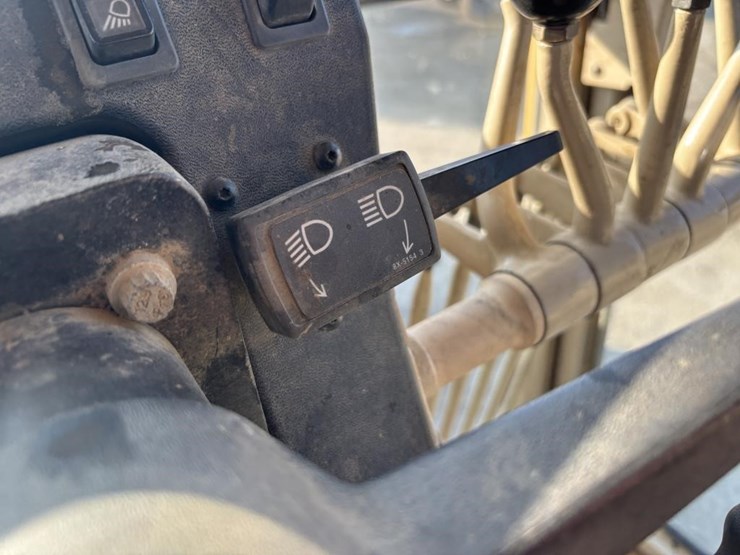 2005-caterpillar-143h-image-39