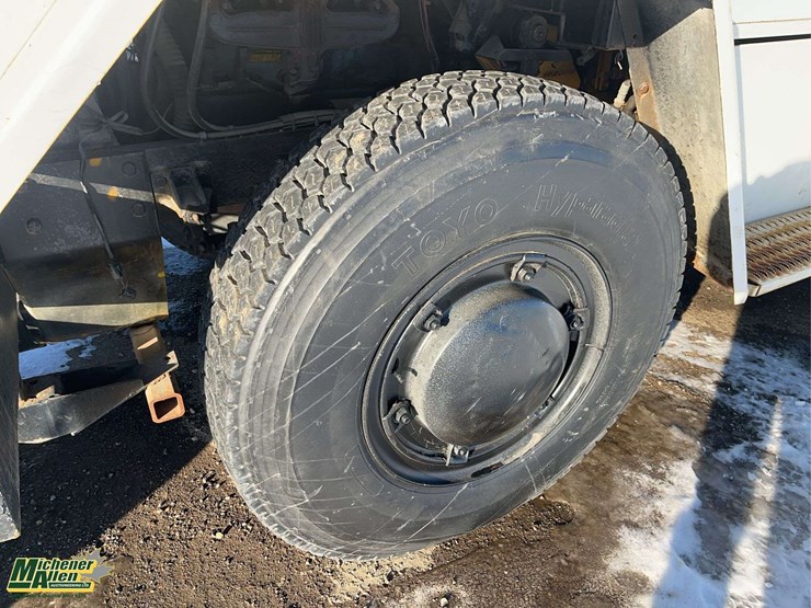 0-airport-tug-with-snow-plow-s/a-service-truck-image-10