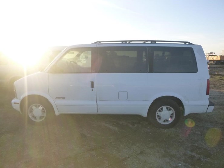 2000-chevrolet-astro-image-5