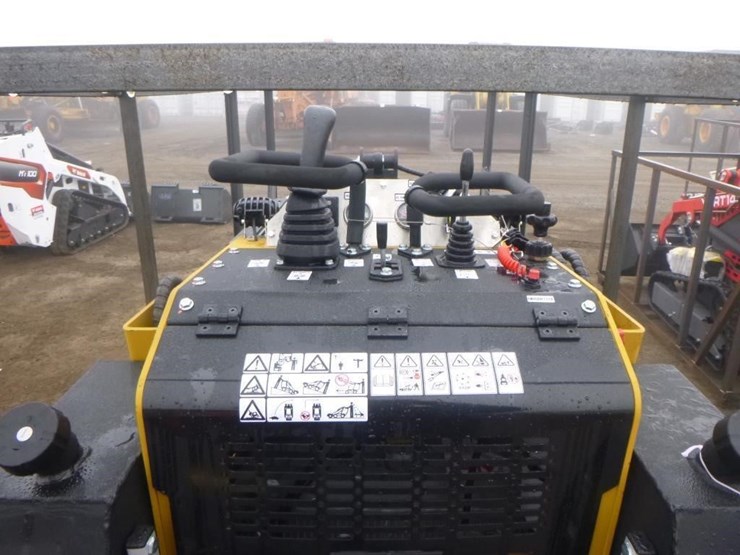 2025-cfg-kktca27-skid-steer-track-loader-image-12