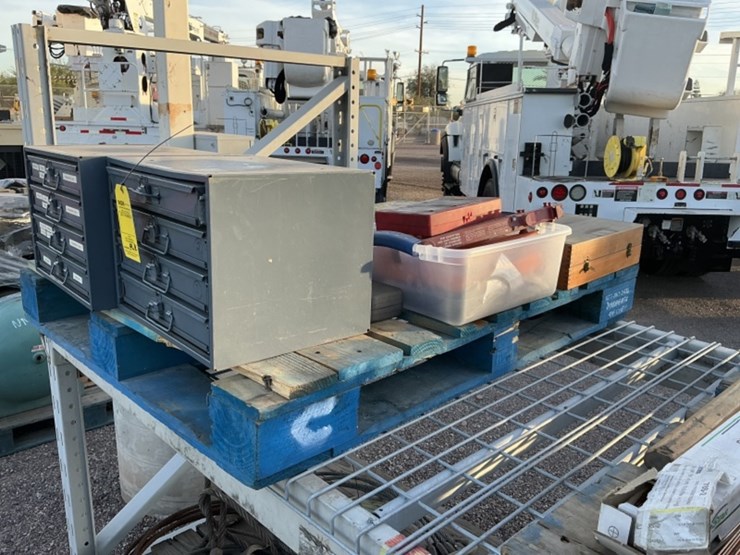 pallet-of-asst-hardware-and-hardware-bins-image-2