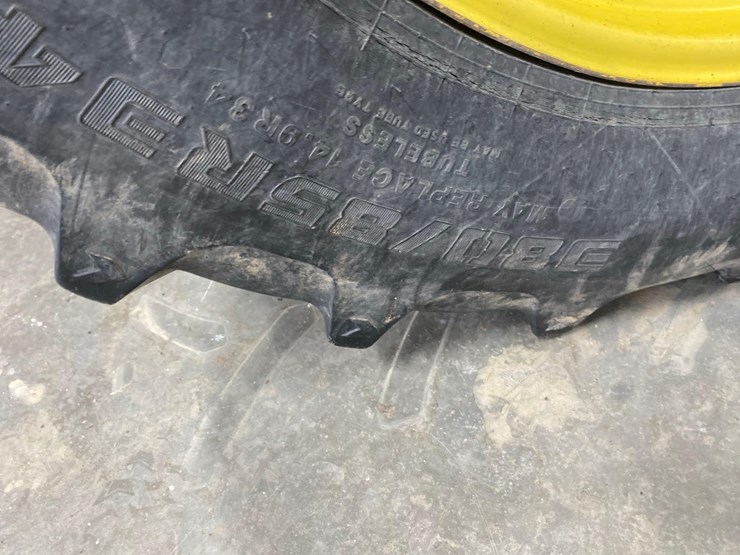 2013-john-deere-7230r-image-28