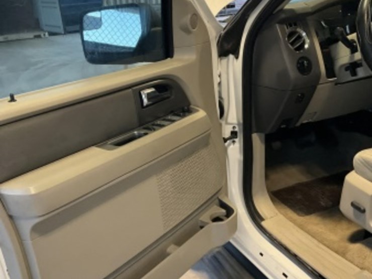 2014-ford-expedition-image-23