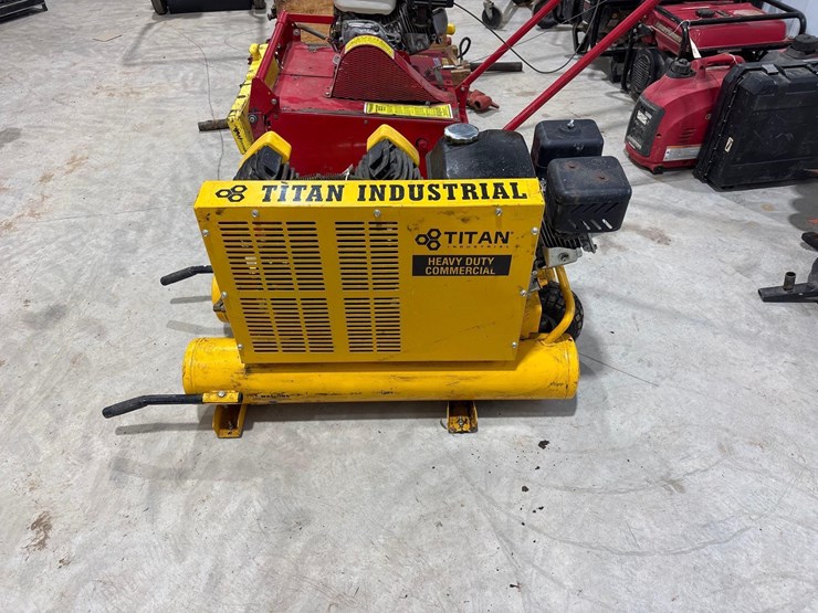 titan-industrial-air-compressor-image-1