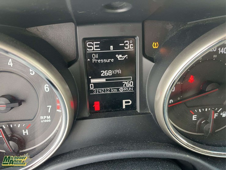 2011-jeep-grand-cherokee-limited-image-24