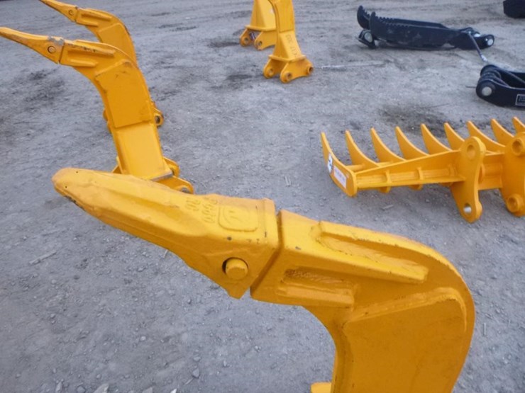 caterpillar-303-image-6