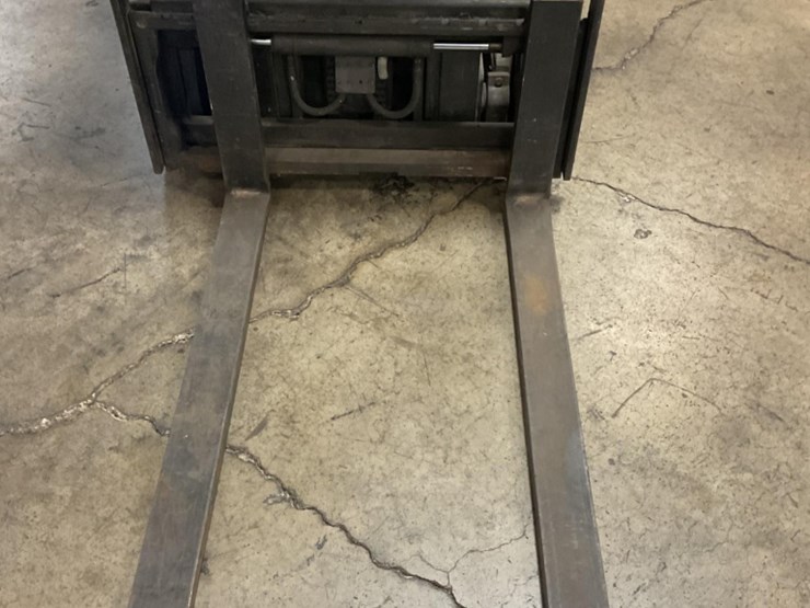 (inv.51024)-toyota-7bncu20-forklift,-4000-lbs-capacity,-2-stage-mast,-48"-forks,-side-shift,-36-v-image-8