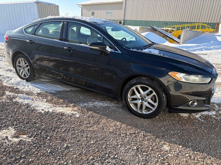 2014-ford-fusion-se-image-3