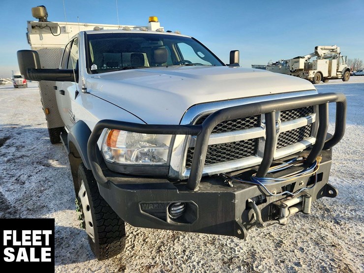 2014-ram-5500-4x4-s/a-service-truck-image-2