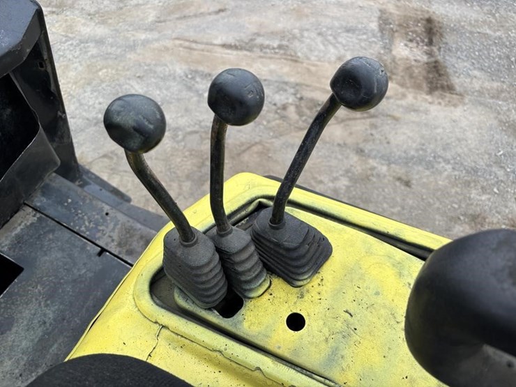 yale-glc080lgnae095-forklift-image-23