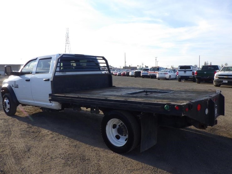 2018-ram-5500-crew-cab-flatbed-truck-image-4
