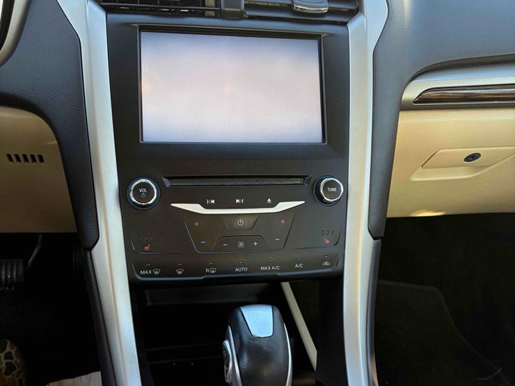 2014-ford-fusion-se-image-10